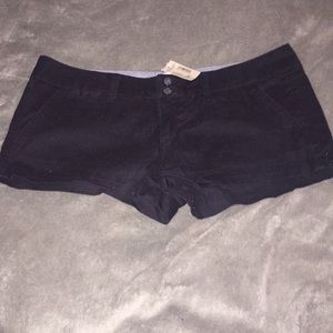 Black Shorts 💚! Open to all offers!!